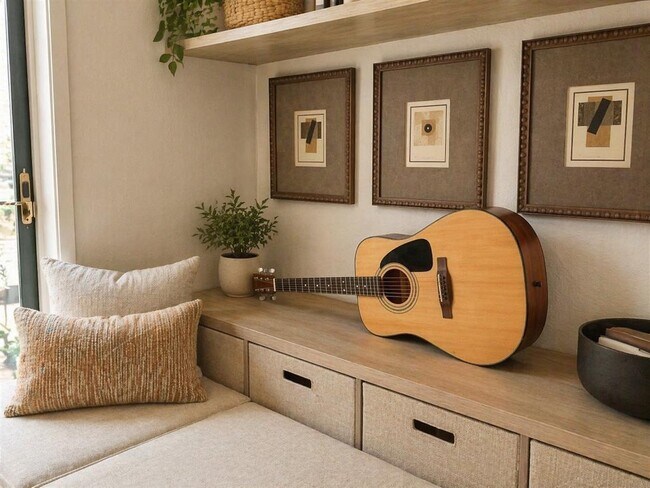 Building Photo - 1510 W N Loop Blvd