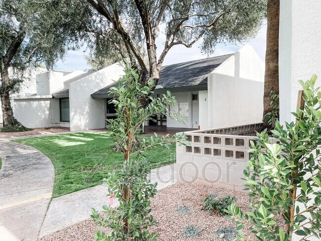 Building Photo - 302 E Monte Vista Rd
