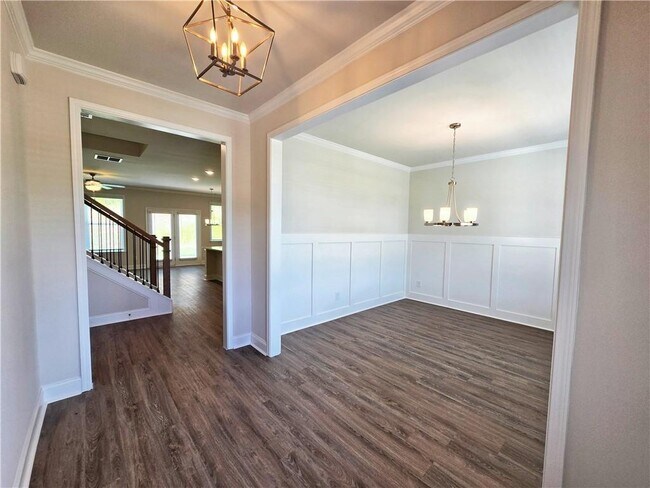 Building Photo - 7325 Yewtree Dr
