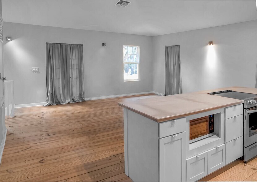 Building Photo - 523 E Livingston St