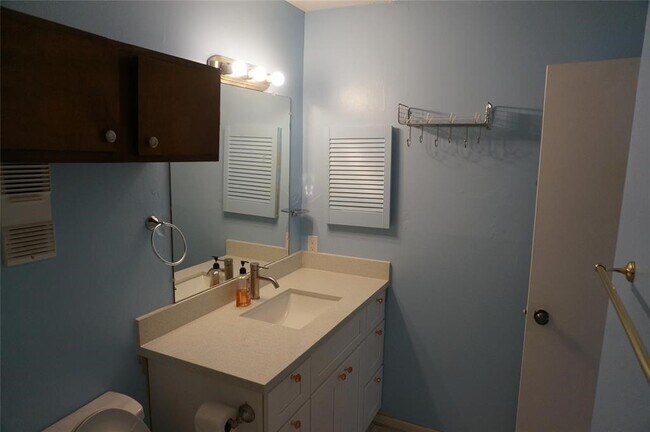 Building Photo - 8427 Hearth Dr