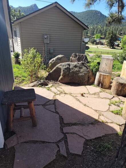 Building Photo - 755 Elm Rd