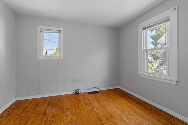 Building Photo - Your Timeless Haven in St. Paul for $2,599/month! $250 OFF 1st MONTH!