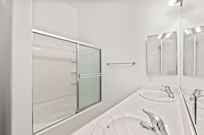 Building Photo - "Spacious 3-Bedroom Oasis with 2.5 Baths on Grandmother Hat Street, North Las Vegas!"