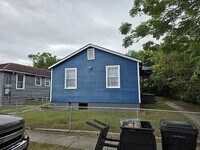 Building Photo - 2429 Desire St