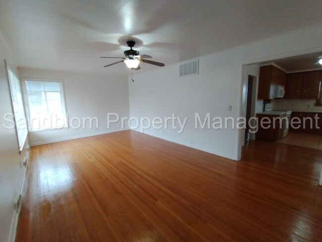 Building Photo - FOR LEASE | Mid-town Tulsa | 2 Bed, 1 Bath...