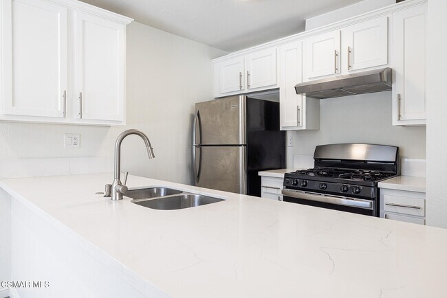 Building Photo - 28801 Conejo View Dr