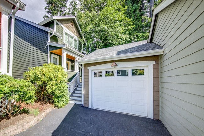 Building Photo - Stonecress Townhouse on Bainbridge Island