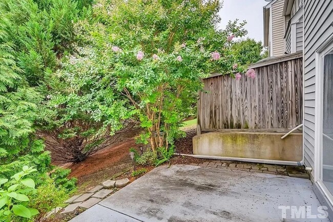 Building Photo - Elegant Long Lake Townhome | Hardwood Floors | 2-Car Garage | Pool