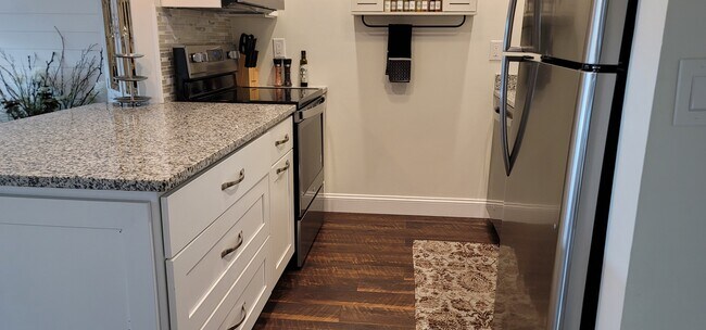 Building Photo - 1830 Robalo Dr