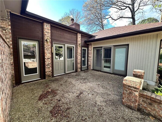 Building Photo - 8 Teresa Dr