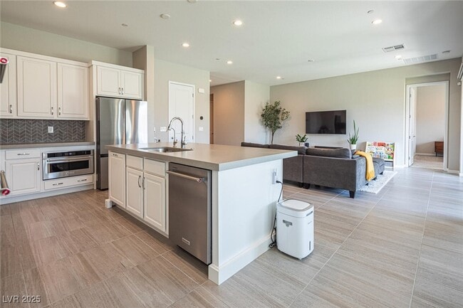 Building Photo - 832 Canonbury St