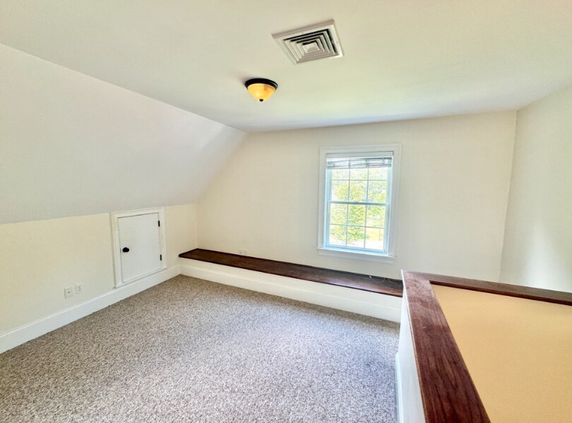 Building Photo - 5 Sollys Way