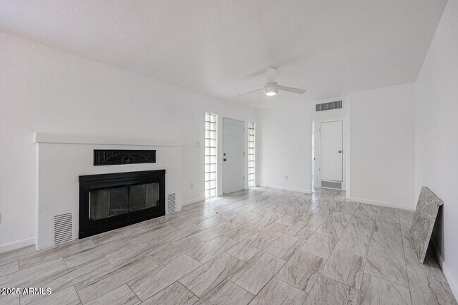 Building Photo - 2314 E Osborn Rd
