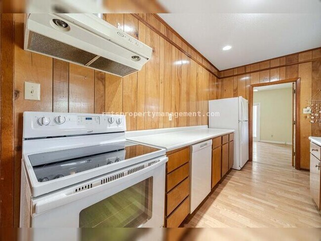 Building Photo - 7680 Jefferson River Rd