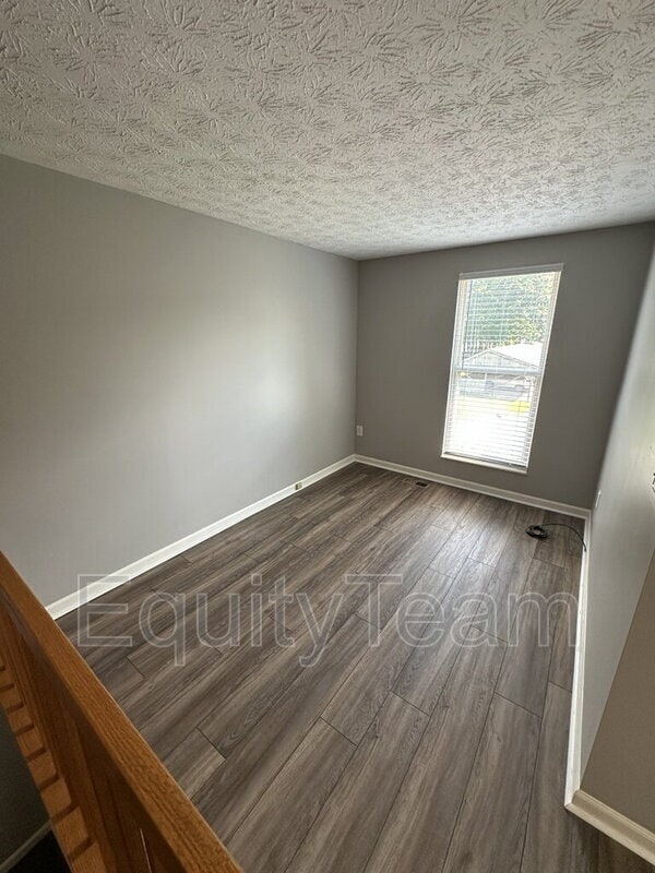 Building Photo - 753 Woodlyn Dr S