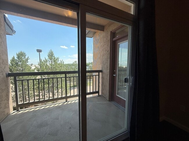 Building Photo - 2 Bedroom Condo Minutes to Ft. Carson
