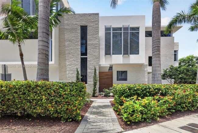 Building Photo - 3750 Yacht Club Dr
