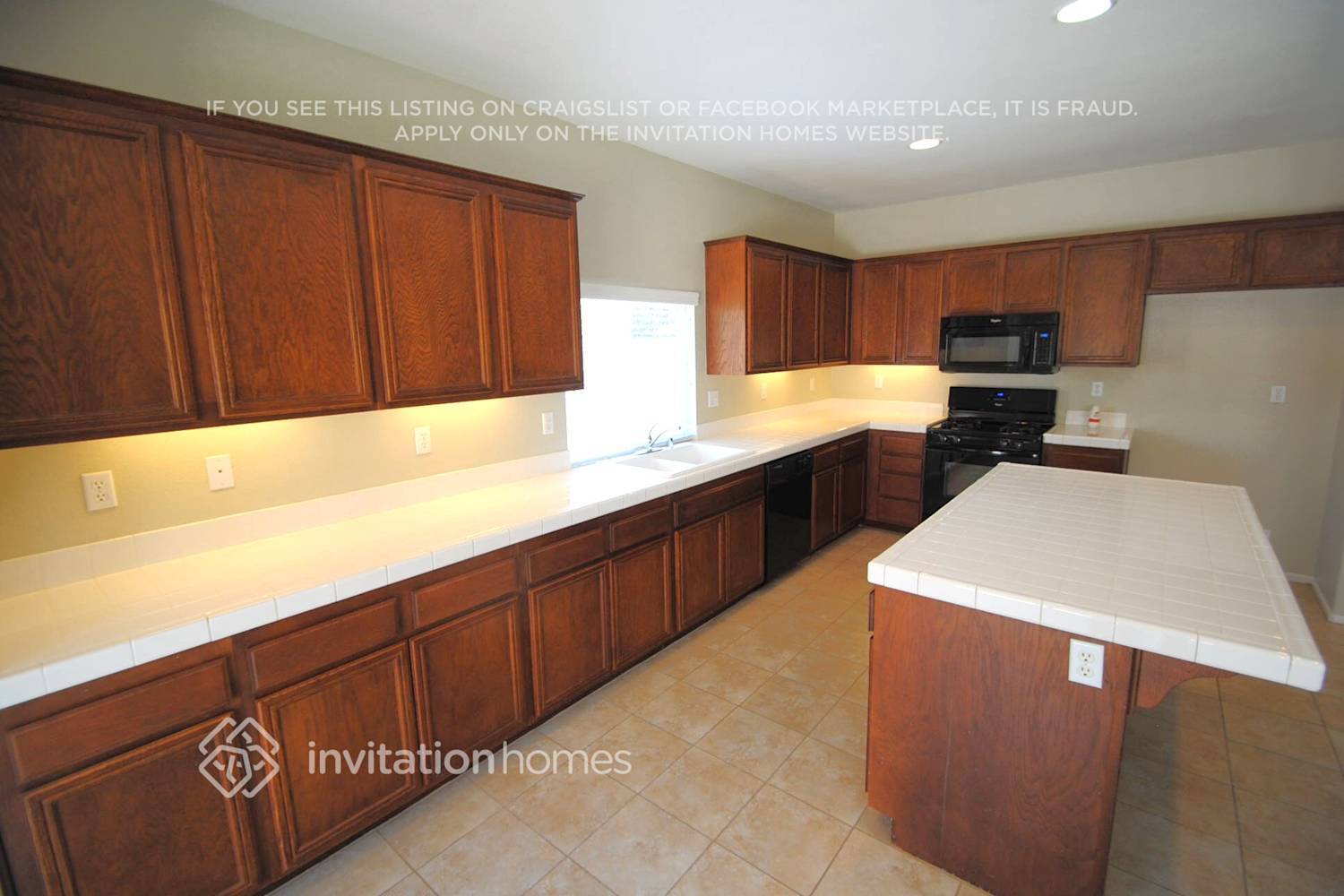 Building Photo - 40503 Carly Ct