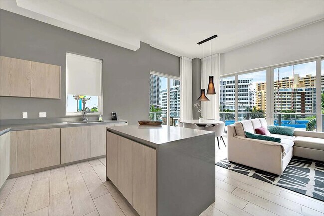 Building Photo - 4010 S Ocean Dr