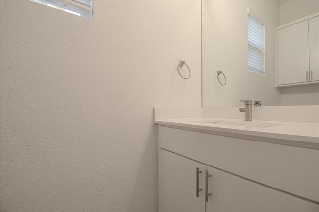 Building Photo - 6325 Ponca St