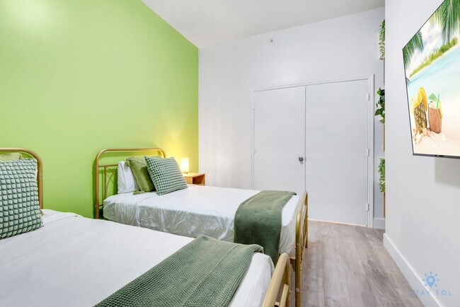 Building Photo - 777 N Ocean Dr