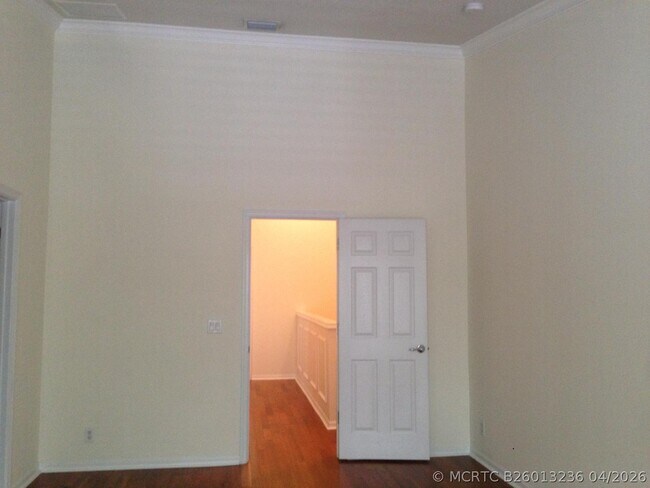 Building Photo - 9680 Lago Dr