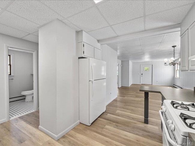 Building Photo - 28 Van Buren St