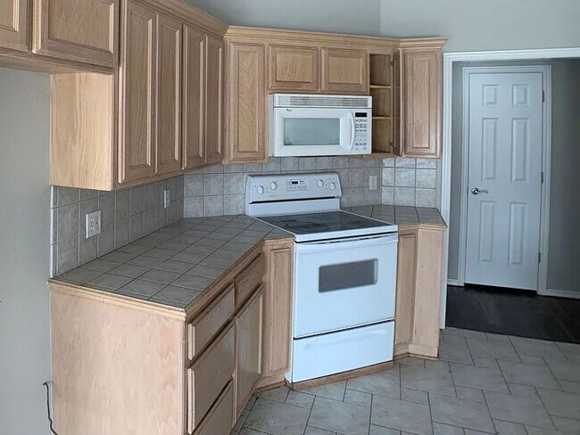 Building Photo - Spacious 4-Bedroom Home | Fenced Yard & 2-Car Garage