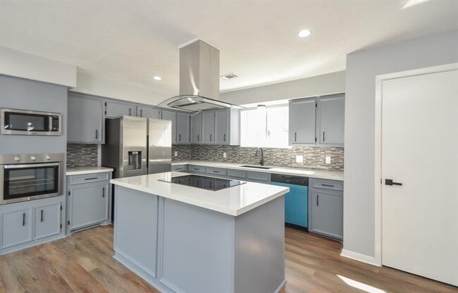 Building Photo - 48 Artesia