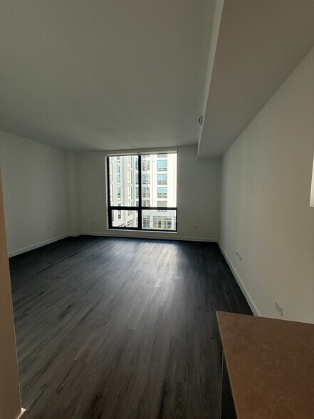 Building Photo - 1940 NW 2nd Ct