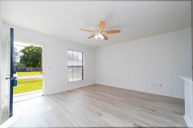 Building Photo - LOBELIA