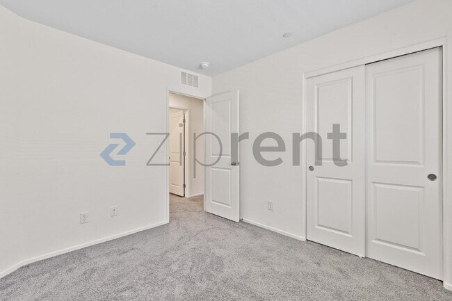 Building Photo - Unit Unit 3