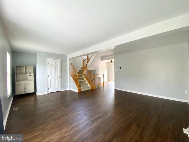 Building Photo - 108 Monet Cir