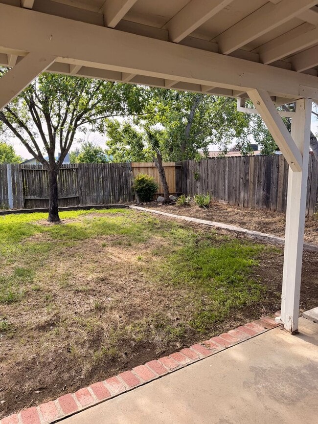 Building Photo - 3-bedroom, 2-bath home in great neighborhood!