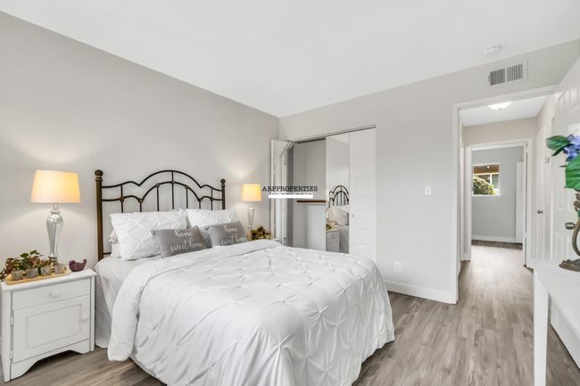 Building Photo - 4722 Greenholme Dr