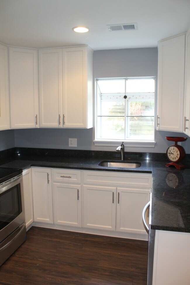 Building Photo - Redtail