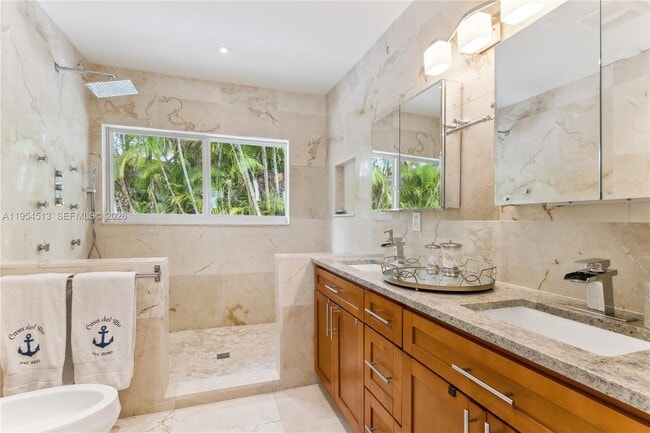 Building Photo - 13801 S Biscayne River Dr