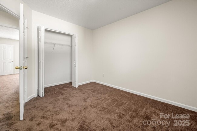 Building Photo - 608 Bethpage Rd