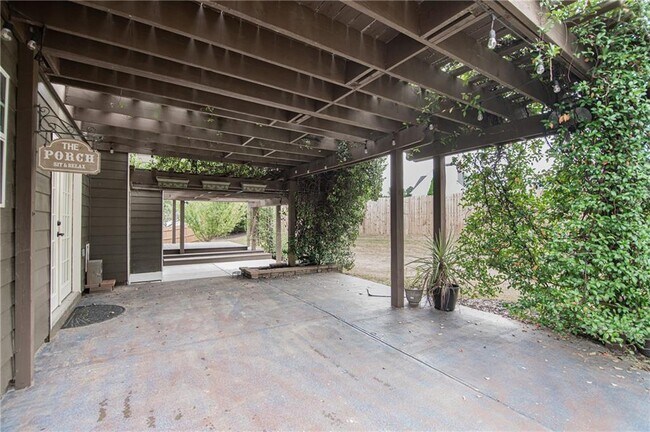 Building Photo - 1790 Tuftstown Ct