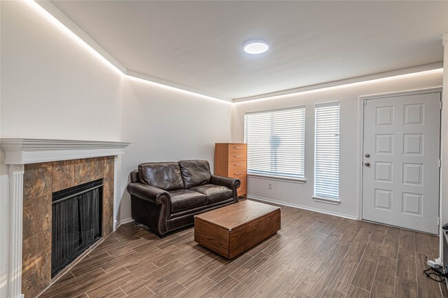 Building Photo - 1702 Good Day Dr