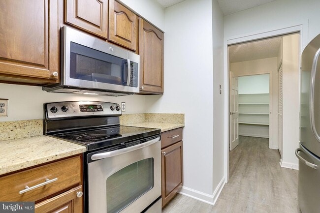 Building Photo - 3800 Fairfax Dr