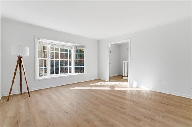 Building Photo - 6520 Roswell Rd NE