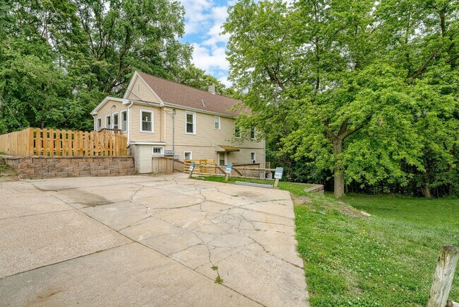 Building Photo - 1101 Bancroft St