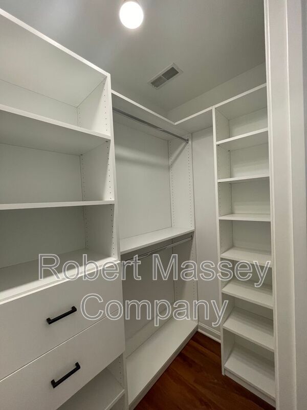 Building Photo - 8505 Saurel Dr