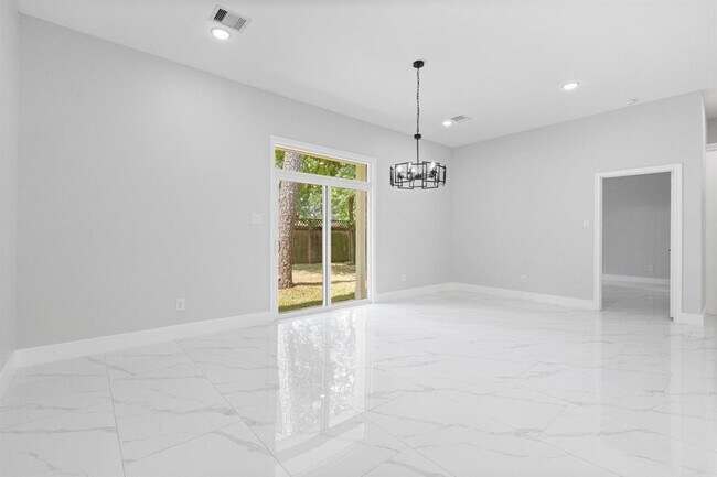 Building Photo - 327 Paradise Ln