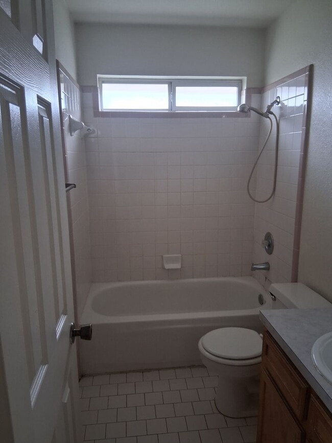 Building Photo - 3806 Lone Oak Dr