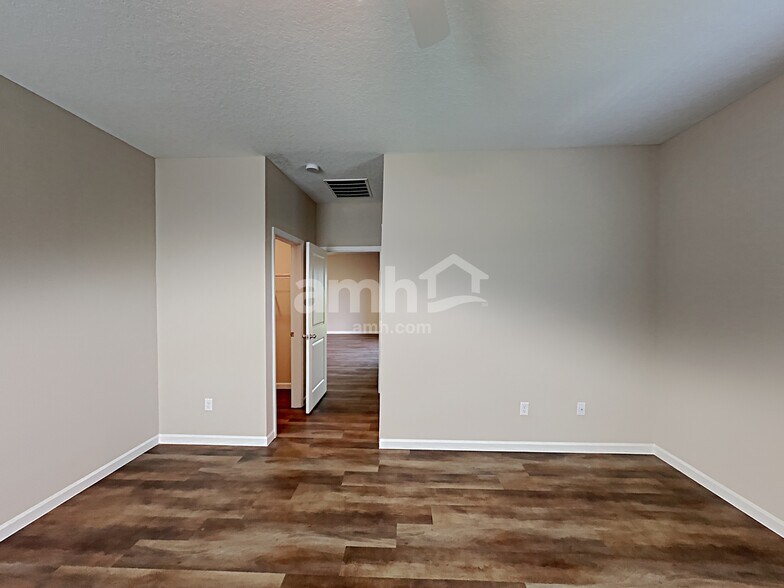 Building Photo - 119 Spruce Point