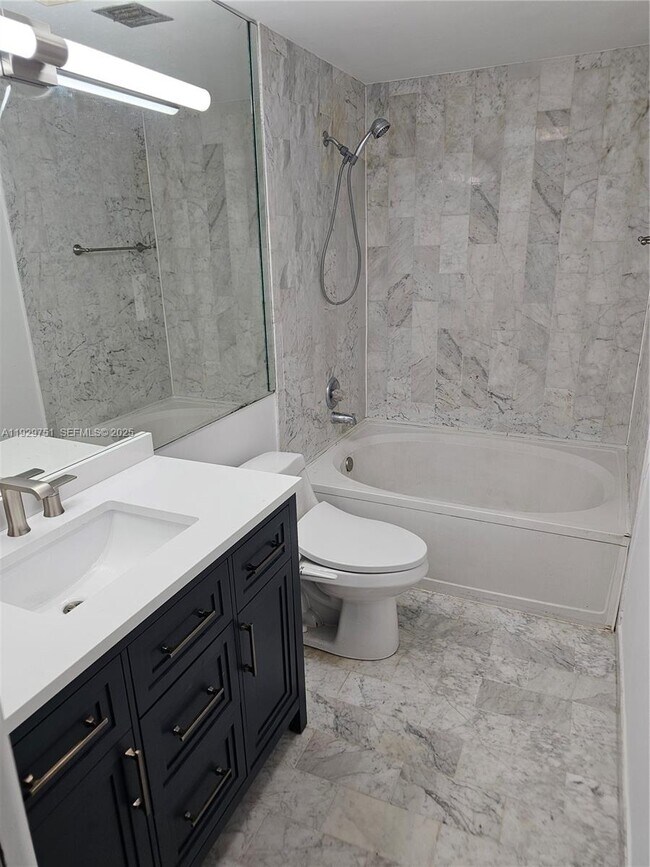 Building Photo - 10142 SW 77th Ct