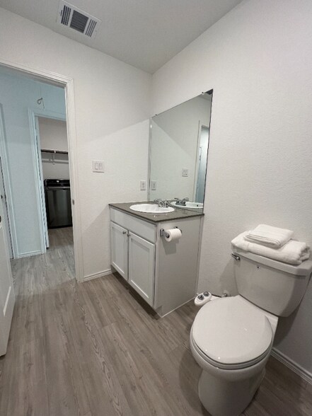 Building Photo - 8615 Astral Pl